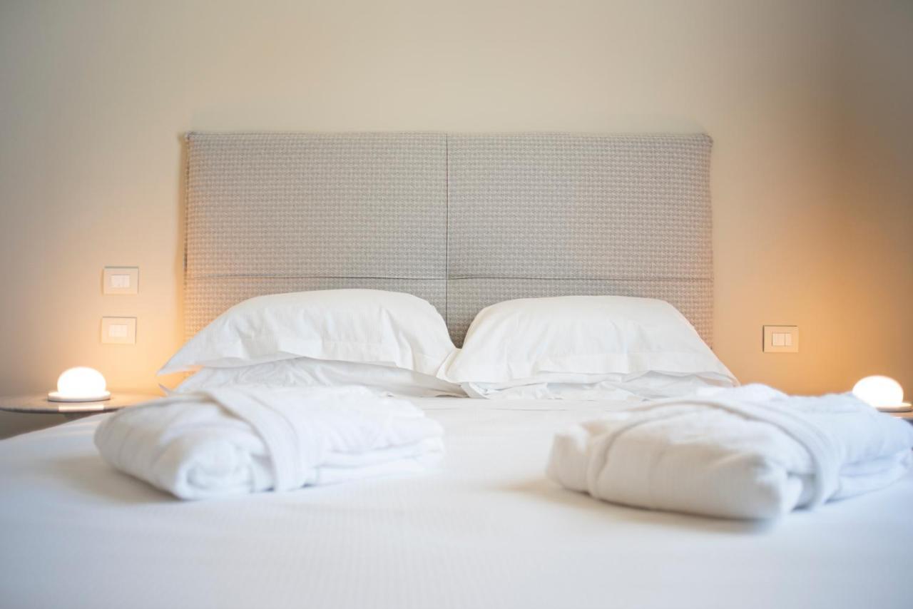 Dimora De Matera Luxury Suites โกเซนซา ภายนอก รูปภาพ