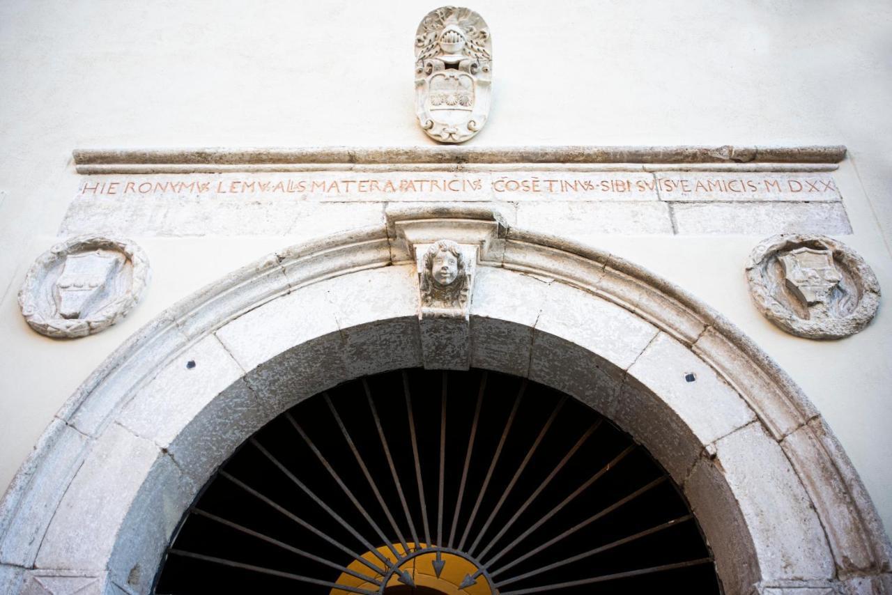Dimora De Matera Luxury Suites โกเซนซา ภายนอก รูปภาพ
