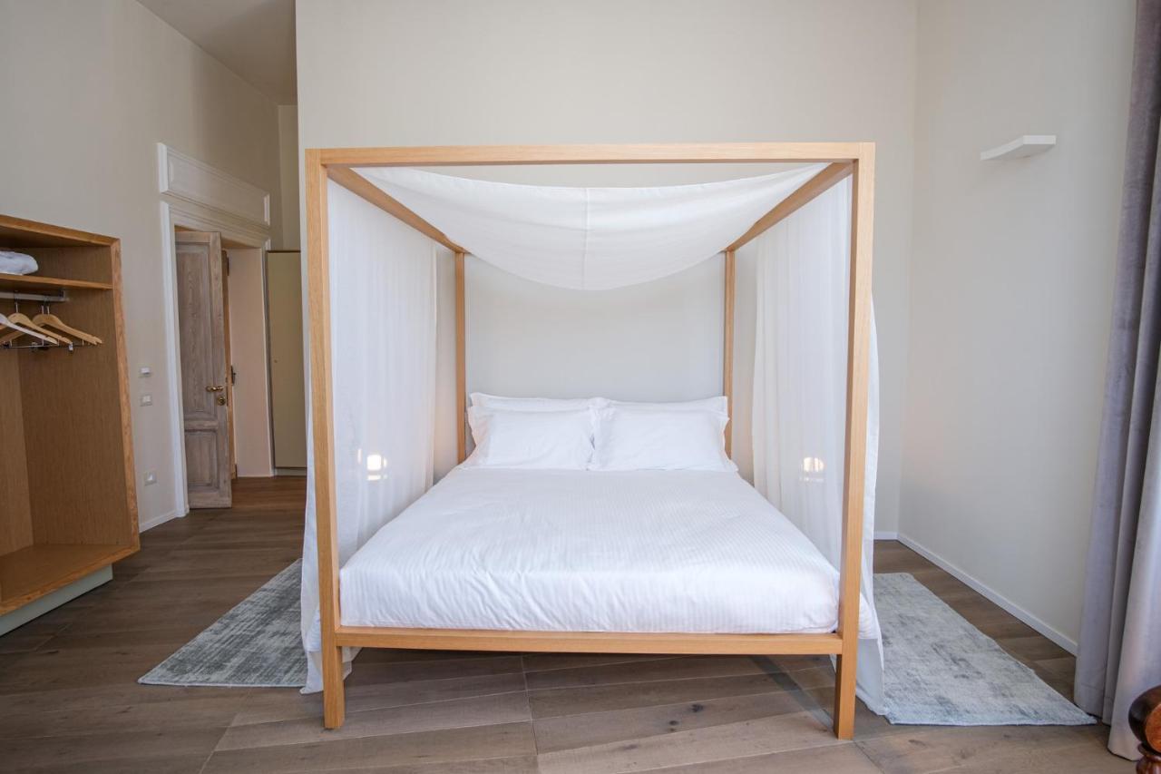 Dimora De Matera Luxury Suites โกเซนซา ภายนอก รูปภาพ